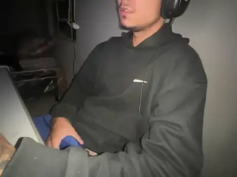 Snapshot of cerejadc chatting on April 13, 2026, 3:43 am cerejadc online show from April 13, 2026, 3:43 am