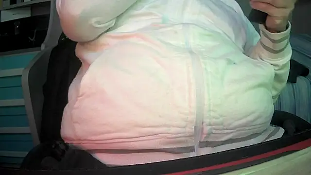 Snapshot of no-name15 chatting on February 5, 2026, 4:58 pm no-name15 online show from February 5, 2026, 4:58 pm