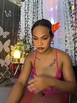 Queen-barbie online show from May 19, 2026, 5:03 am