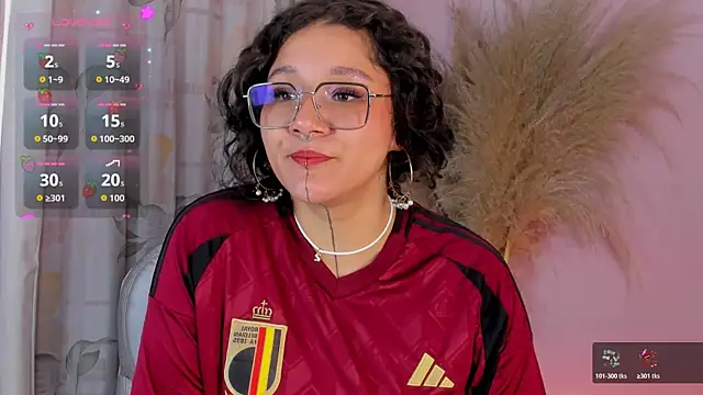 Snapshot of Sylvara_bx chatting on June 20, 2026, 2:11 pm Sylvara bx online show from June 20, 2026, 2:11 pm
