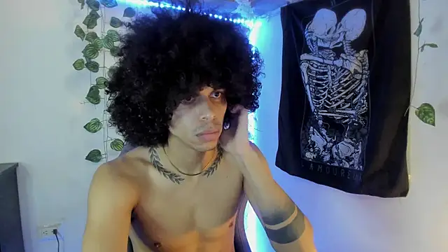 Snapshot of Aaron_Hopper chatting on February 17, 2026, 12:57 pm Aaron Hopper online show from February 17, 2026, 12:57 pm