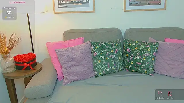 SinLuna  online show from April 1, 2026, 2:47 pm