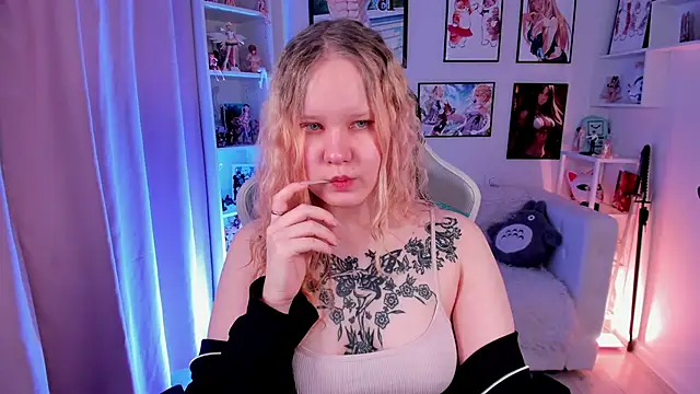 Snapshot of AnnieVibe chatting on February 22, 2026, 5:36 pm AnnieVibe online show from February 22, 2026, 5:36 pm