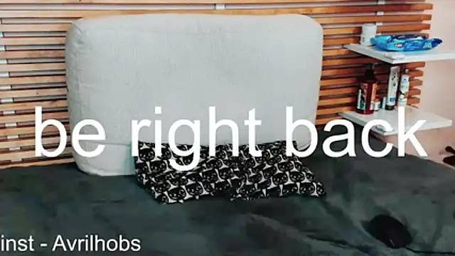 AvrilHobbs online show from April 11, 2026, 8:01 pm