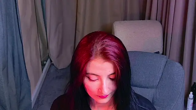 Snapshot of NicoleLuxe chatting on May 12, 2026, 6:25 pm NicoleLuxe online show from May 12, 2026, 6:25 pm