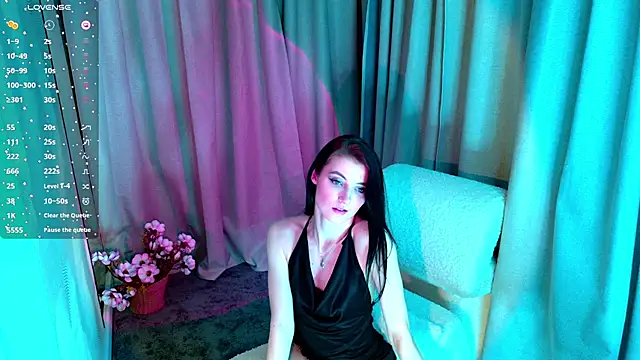 NicoleLuxe online show from February 19, 2026, 4:59 pm