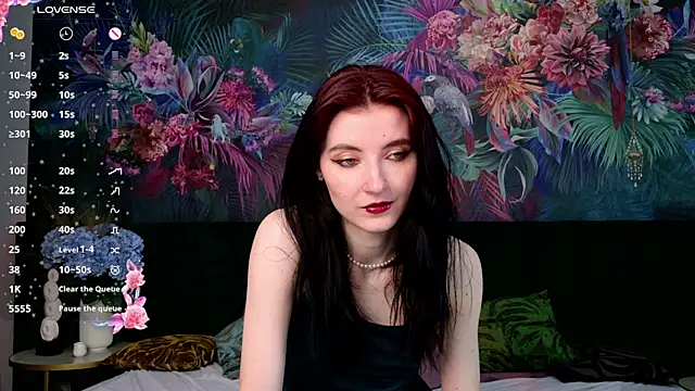 Snapshot of NicoleLuxe chatting on April 21, 2026, 6:25 pm NicoleLuxe online show from April 21, 2026, 6:25 pm