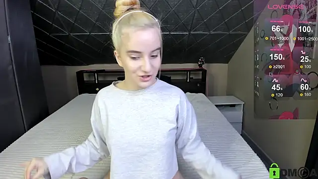 Snapshot of Naomi1Hinata chatting on March 2, 2026, 3:18 am Naomi1Hinata online show from March 2, 2026, 3:18 am