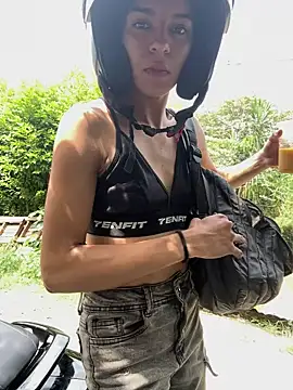 NaniBlossomX online show from February 19, 2026, 6:38 pm