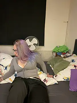 Snapshot of Red_desteny chatting on March 2, 2026, 6:15 pm Red desteny online show from March 2, 2026, 6:15 pm