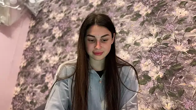 LiluMartiznir online show from April 8, 2026, 7:37 pm