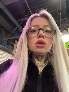 Snapshot of Chiibi chatting on February 14, 2026, 8:47 am Chiibi online show from February 14, 2026, 8:47 am