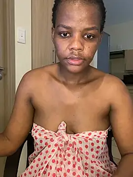 Snapshot of RoyalZuluDesire chatting on March 3, 2026, 12:12 pm RoyalZuluDesire online show from March 3, 2026, 12:12 pm