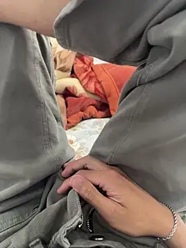 Snapshot of gold221298 chatting on February 17, 2026, 12:24 pm gold221298 online show from February 17, 2026, 12:24 pm