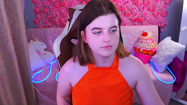 KristiFoxy online show from May 17, 2026, 1:44 pm