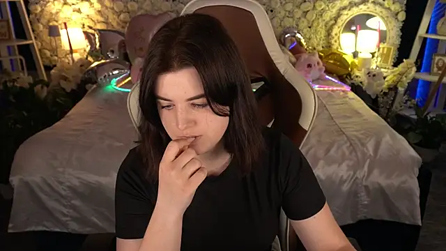 KristiFoxy online show from June 3, 2026, 12:28 pm