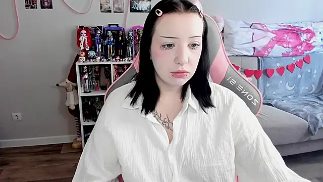 MollysLand online show from March 4, 2026, 8:33 am