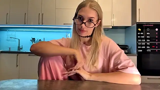 SoftnessMila online show from April 11, 2026, 4:32 pm