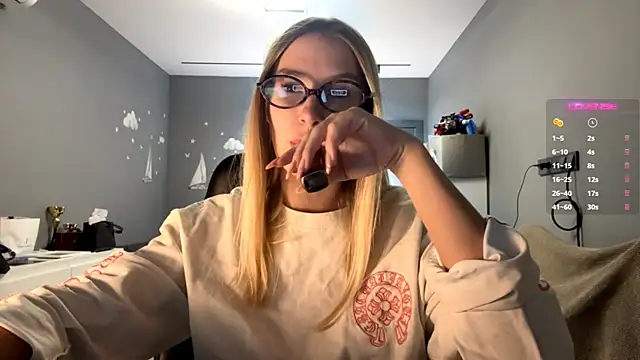 Snapshot of SoftnessMila chatting on February 14, 2026, 3:56 pm SoftnessMila online show from February 14, 2026, 3:56 pm