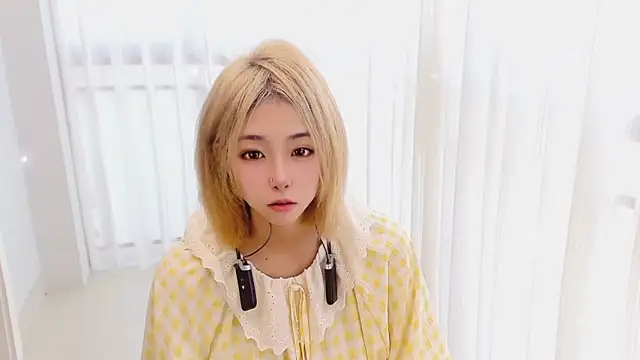 hotgirl0111 online show from April 18, 2026, 4:26 am