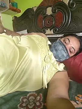 06Rozi online show from April 13, 2026, 4:38 am