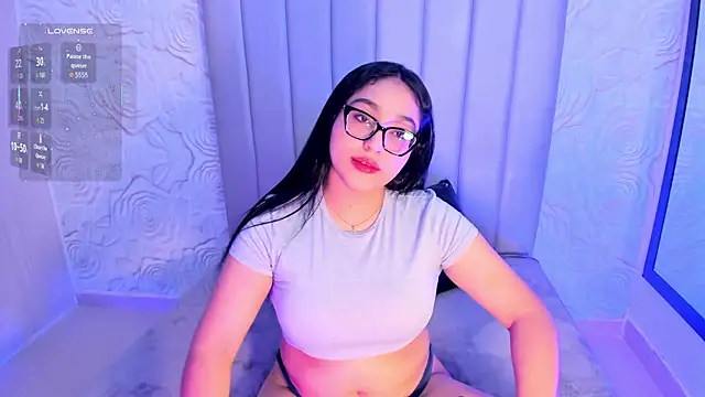 Snapshot of Lya_dubois_ chatting on July 17, 2026, 7:55 pm Lya dubois online show from July 17, 2026, 7:55 pm