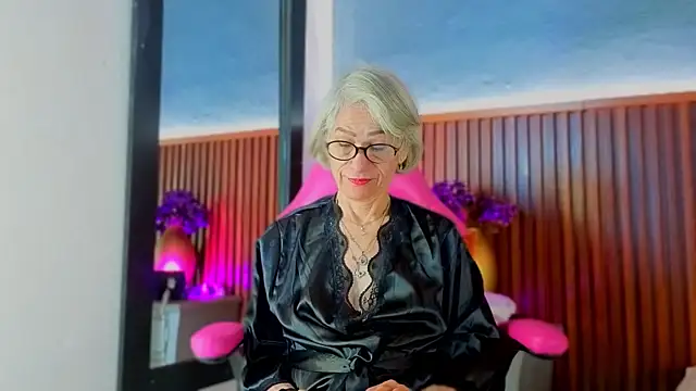 miss monserrate01 online show from April 9, 2026, 1:50 pm