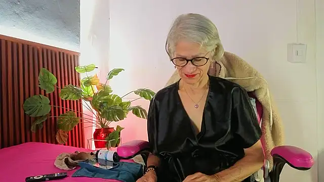 Snapshot of miss_monserrate01 chatting on February 12, 2026, 1:11 pm miss monserrate01 online show from February 12, 2026, 1:11 pm