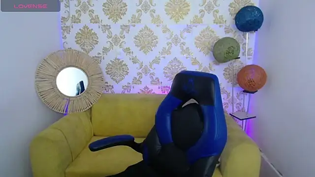 Snapshot of ALISS_M_ chatting on February 9, 2026, 10:30 pm ALISS M online show from February 9, 2026, 10:30 pm