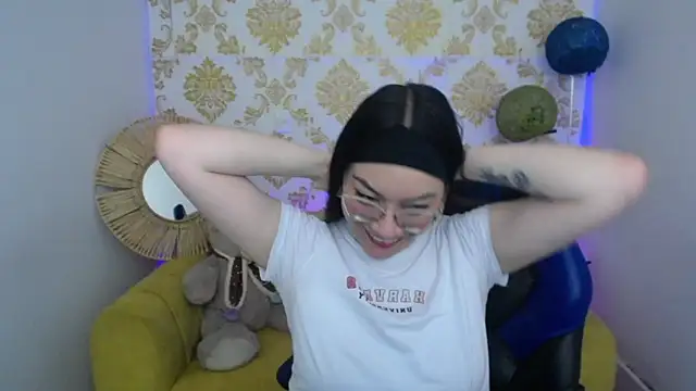 Snapshot of ALISS_M_ chatting on February 11, 2026, 7:47 pm ALISS M online show from February 11, 2026, 7:47 pm