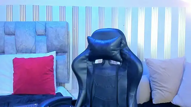 nina glow online show from February 16, 2026, 12:04 pm