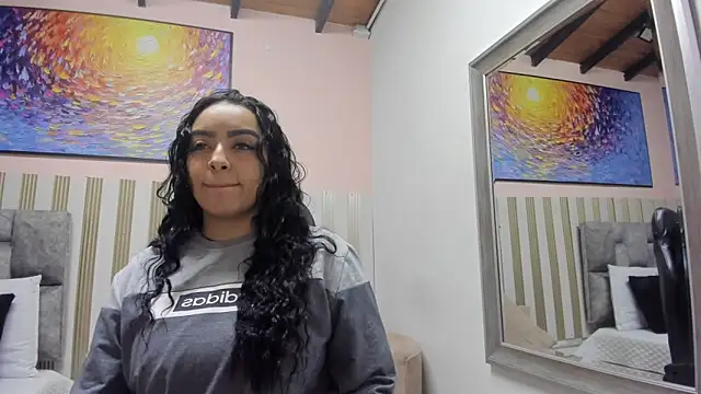 nina glow online show from April 22, 2026, 11:17 am
