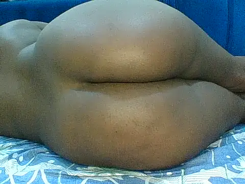 Snapshot of SheSitsOnIt chatting on February 18, 2026, 7:10 pm SheSitsOnIt online show from February 18, 2026, 7:10 pm