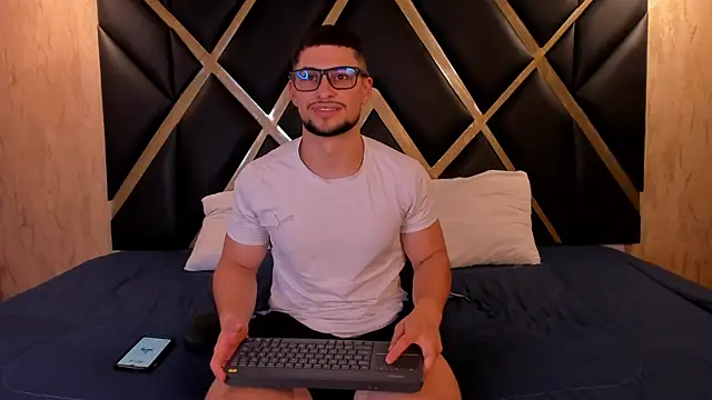 valenssio moretti online show from March 20, 2026, 2:07 pm