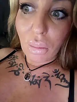 MiaMooly online show from November 14, 2025, 4:32 pm