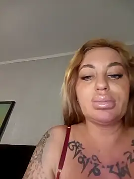 MiaMooly online show from March 19, 2026, 3:01 pm