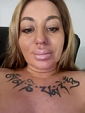 Snapshot of MiaMooly chatting on January 11, 2026, 4:47 pm MiaMooly online show from January 11, 2026, 4:47 pm