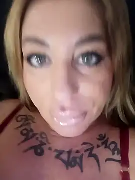 Snapshot of MiaMooly chatting on February 17, 2026, 2:58 pm MiaMooly online show from February 17, 2026, 2:58 pm