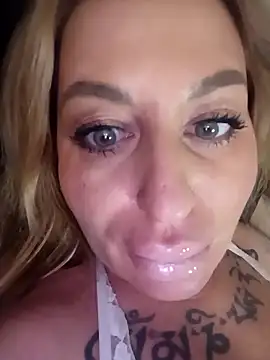 Snapshot of MiaMooly chatting on February 24, 2026, 6:42 pm MiaMooly online show from February 24, 2026, 6:42 pm