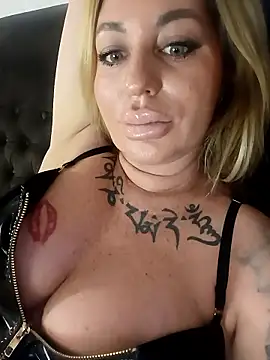 Snapshot of MiaMooly chatting on January 15, 2026, 6:55 pm MiaMooly online show from January 15, 2026, 6:55 pm