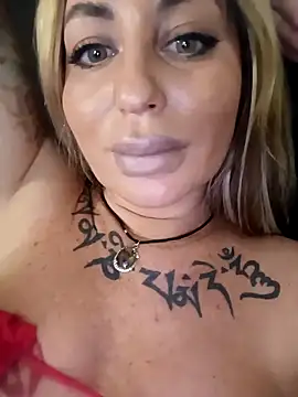 MiaMooly online show from November 13, 2025, 4:33 pm