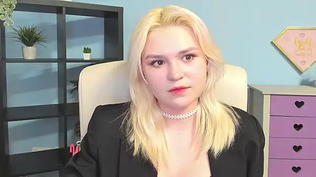 Snapshot of SweetLilyxo chatting on February 14, 2026, 2:50 pm SweetLilyxo online show from February 14, 2026, 2:50 pm