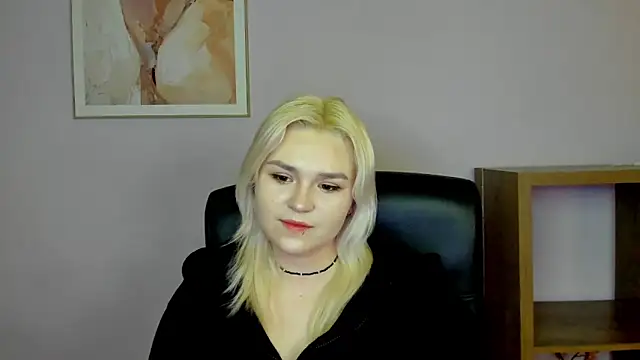 Snapshot of SweetLilyxo chatting on February 11, 2026, 2:39 pm SweetLilyxo online show from February 11, 2026, 2:39 pm