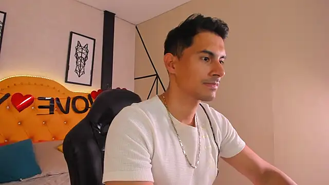 Snapshot of Mike_Conors chatting on February 17, 2026, 1:36 am Mike Conors online show from February 17, 2026, 1:36 am