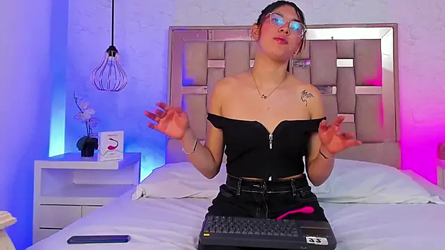 Snapshot of ChloeSteele chatting on February 12, 2026, 4:45 am ChloeSteele online show from February 12, 2026, 4:45 am