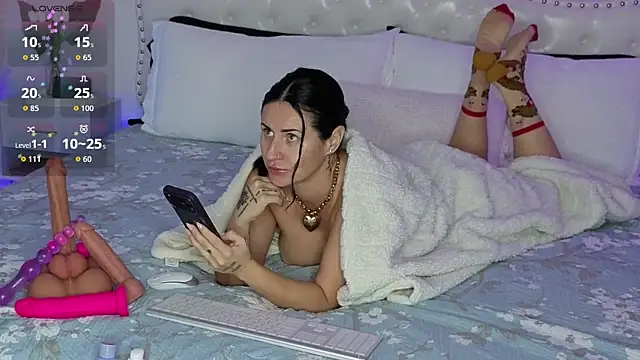Snapshot of ViolettBaby chatting on July 18, 2026, 1:36 am ViolettBaby online show from July 18, 2026, 1:36 am