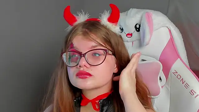 Snapshot of ChloeHalses chatting on February 9, 2026, 6:06 pm ChloeHalses online show from February 9, 2026, 6:06 pm