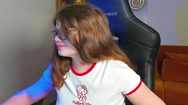 ChloeHalses online show from March 24, 2026, 5:07 am