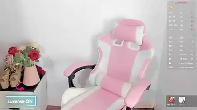 Snapshot of Ursweetyshaine chatting on February 14, 2026, 2:56 am Ursweetyshaine online show from February 14, 2026, 2:56 am