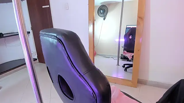 Snapshot of Demon_lala chatting on February 23, 2026, 12:39 pm Demon lala online show from February 23, 2026, 12:39 pm